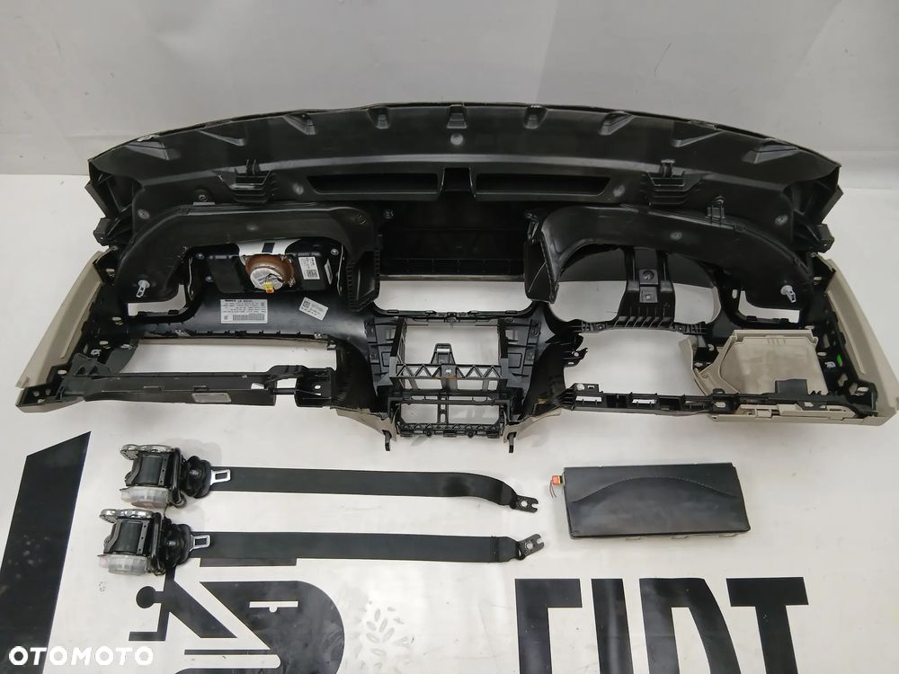 Deska rozdzielcze konsola kokpit poduszki pasy Skoda Octavia III - 8