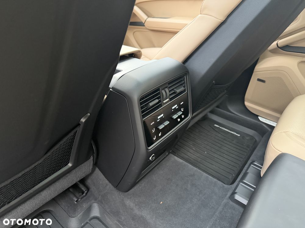 Porsche Cayenne - 12