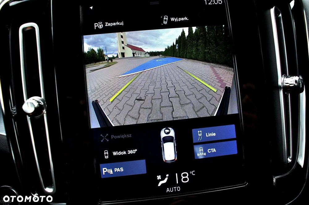 Volvo XC 40 T3 Momentum Pro - 24