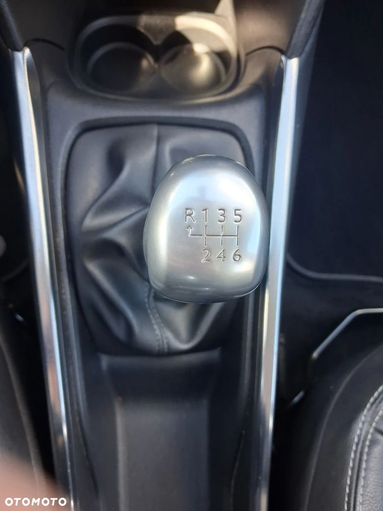 Peugeot 2008 1.6 BlueHDi Allure S&S - 12