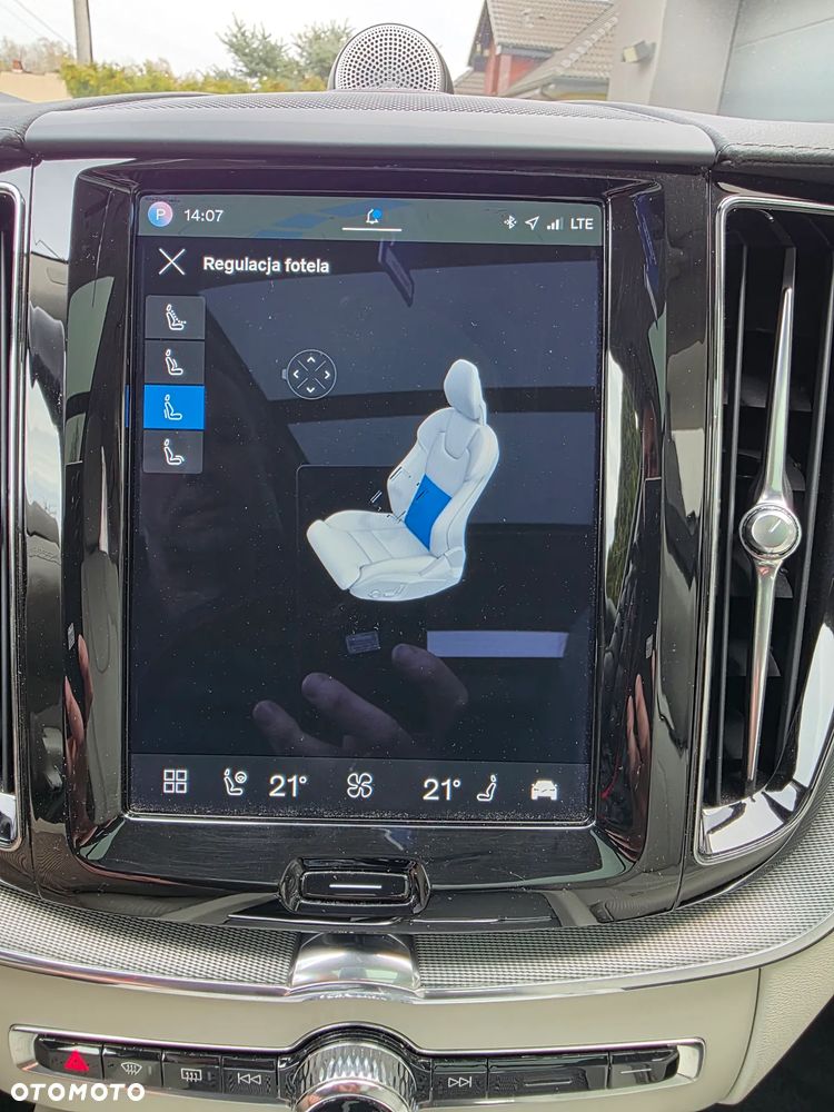 Volvo XC 60 T8 Plug-In Hybrid AWD Ultra Bright - 29
