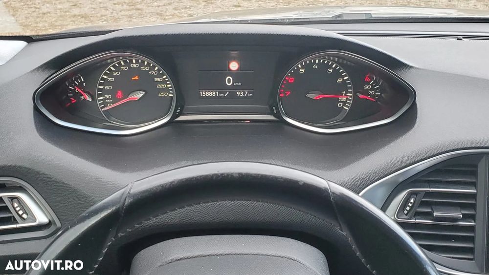 Peugeot 308 1.2 L PureTech Turbo S&S Active - 9