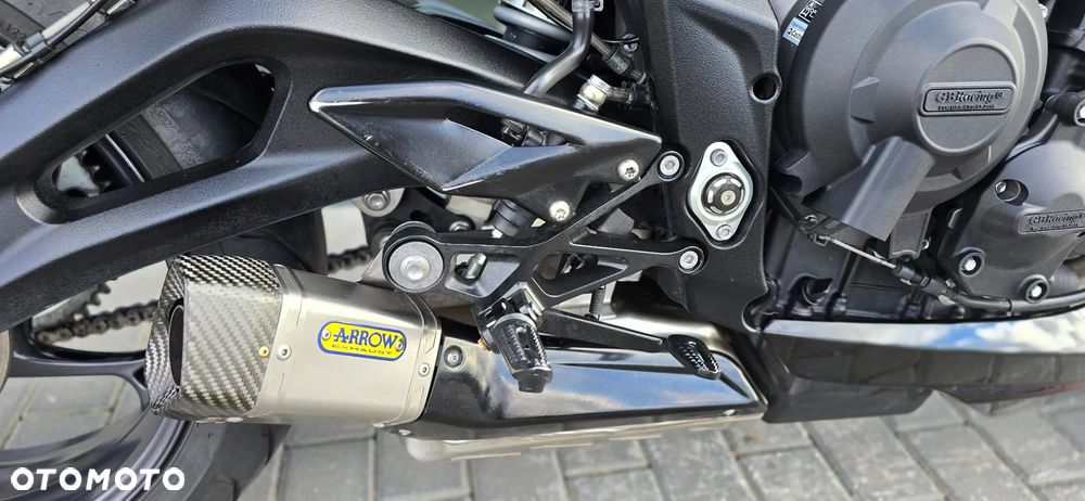 Triumph Street Triple - 14