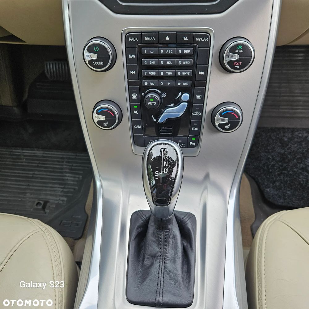 Volvo XC 70 D4 Geartronic Momentum - 31