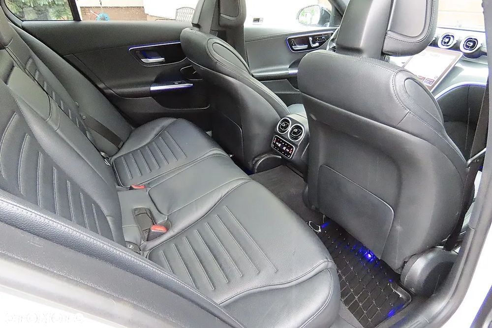 Mercedes-Benz Klasa C 300 mHEV 4-Matic AMG - 26