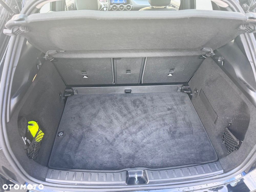 Mercedes-Benz GLA 180 - 16