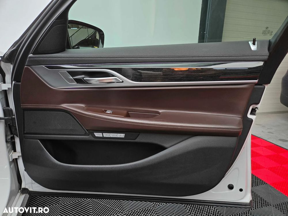 BMW Seria 7 730d xDrive - 28