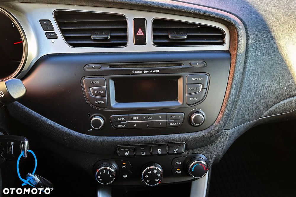 Kia Ceed - 24