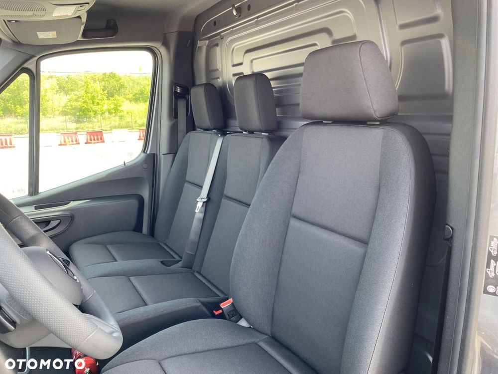 Mercedes-Benz Sprinter - 12