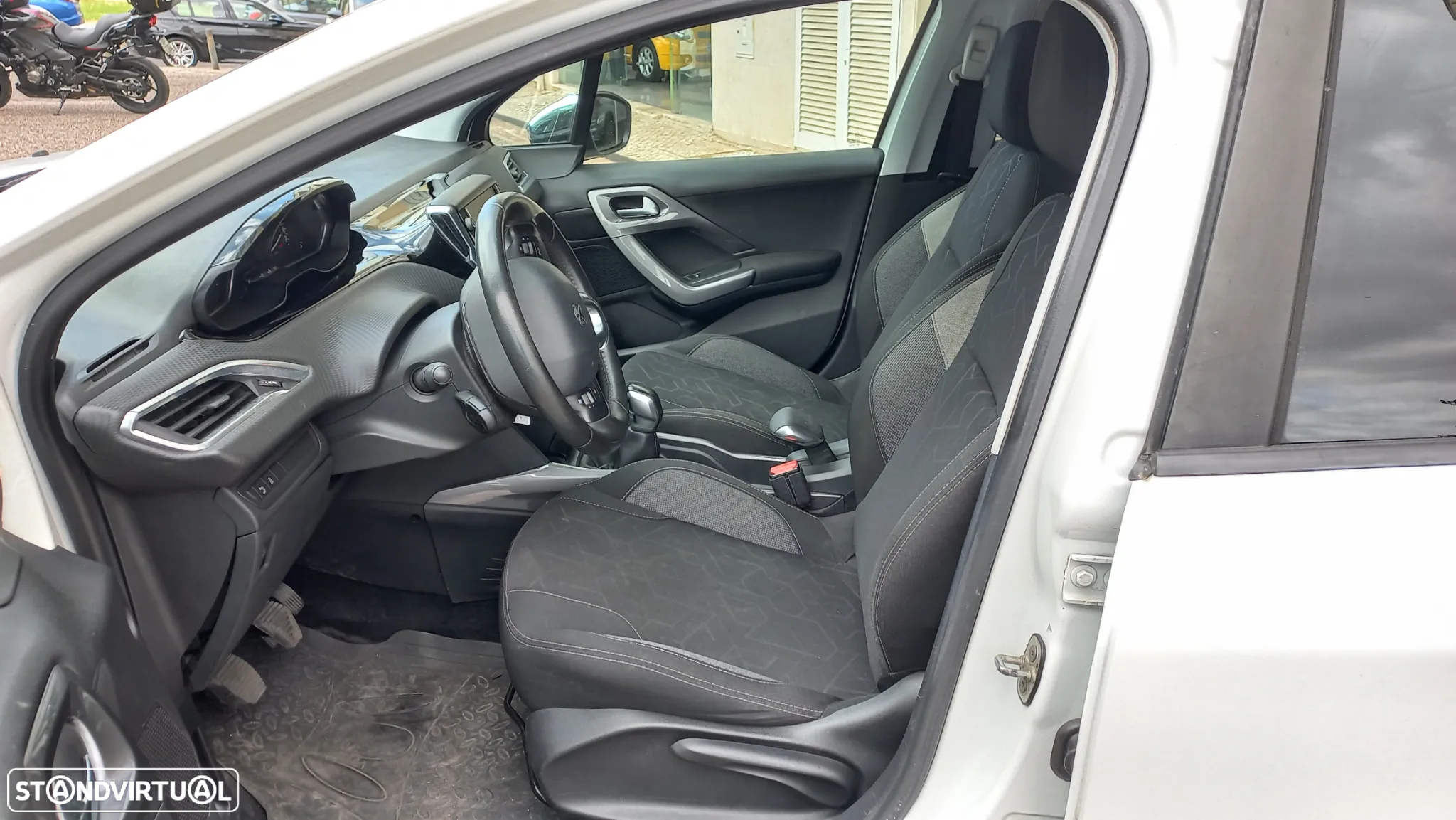 Peugeot 2008 1.2 PureTech Style - 4