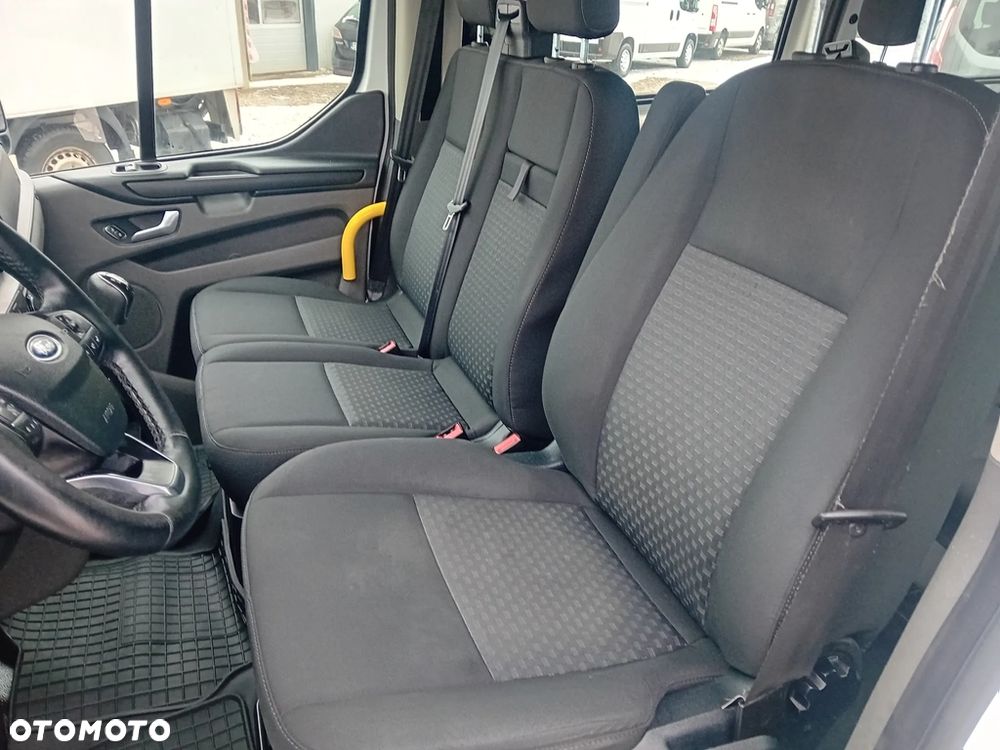 Ford Tourneo Custom - 20