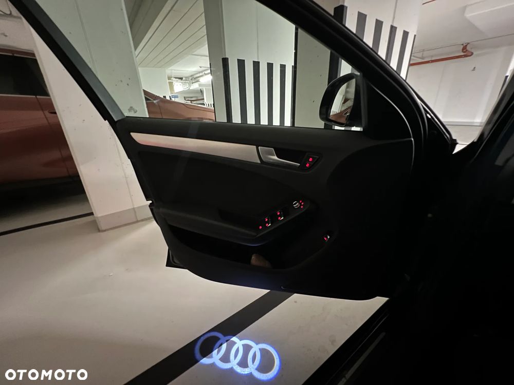 Audi A4 Limousine - 16