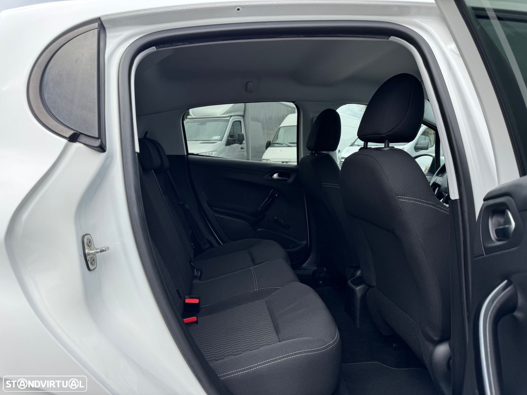Peugeot 208 1.2 PureTech Style - 25