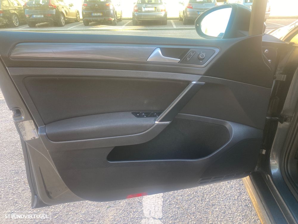 VW Golf Variant 1.6 TDi R-Line DSG - 11