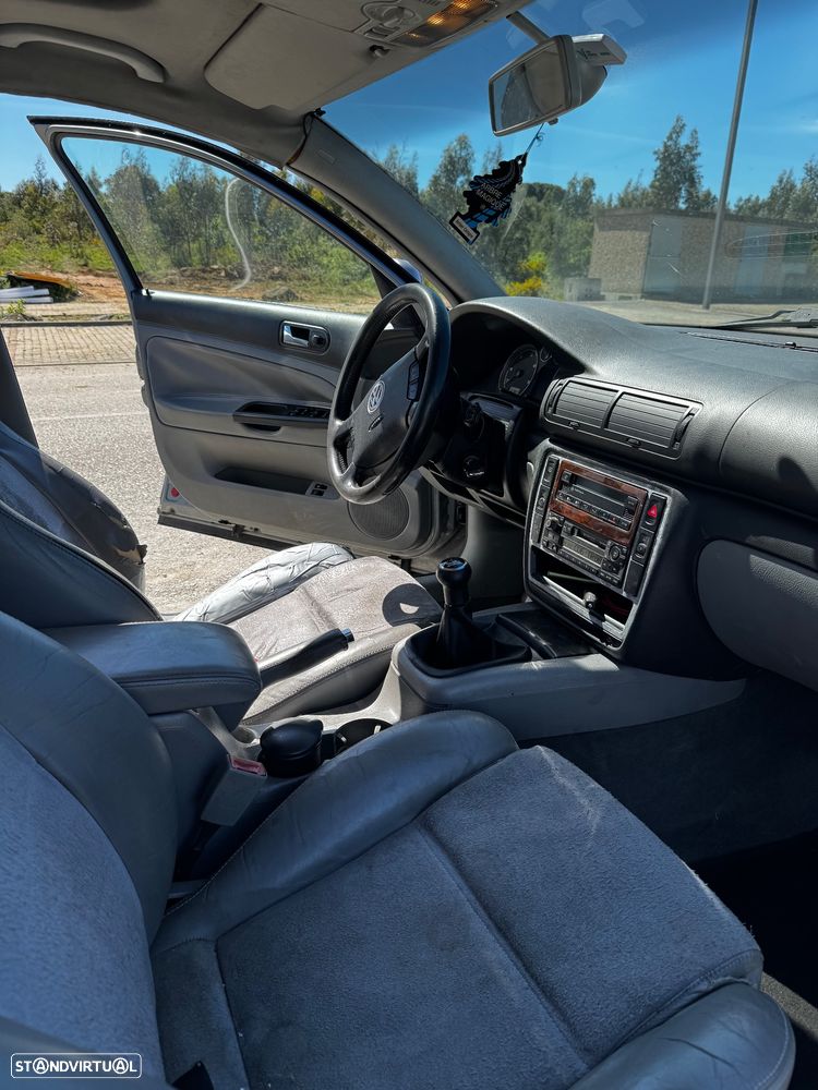 VW Passat 1.9 TDi Highline - 7