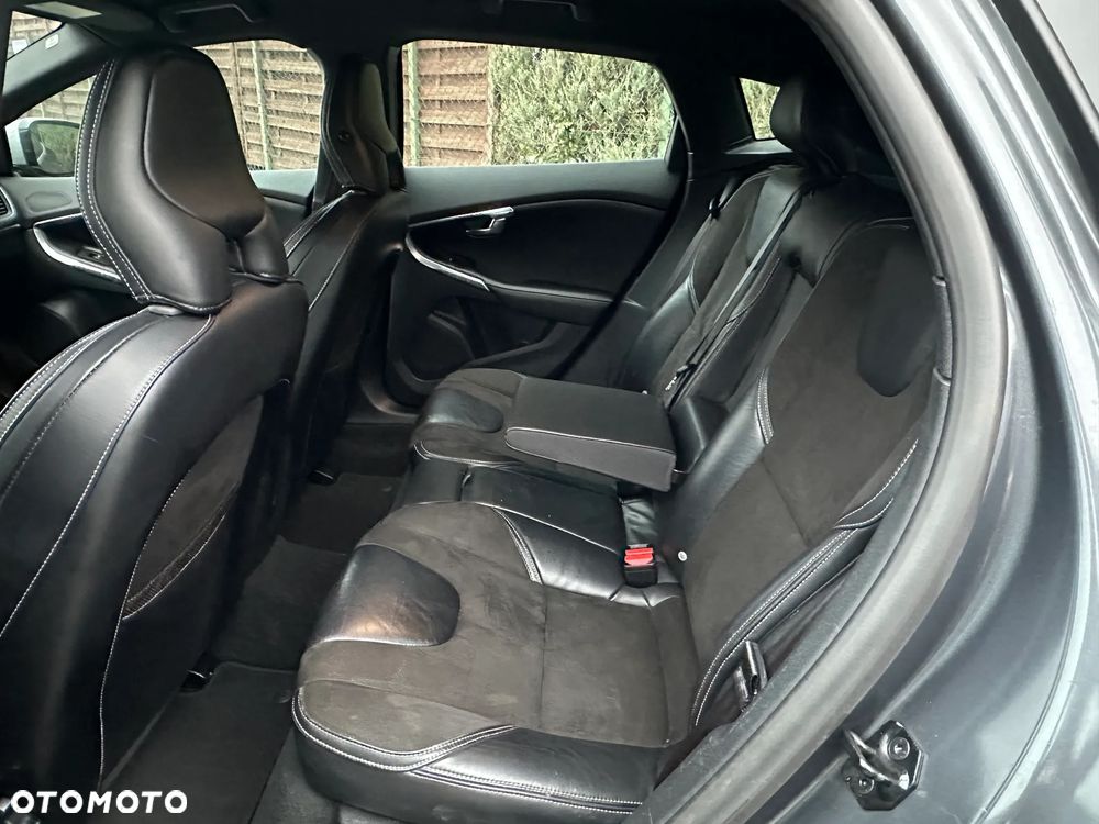 Volvo V40 D2 R Design - 34