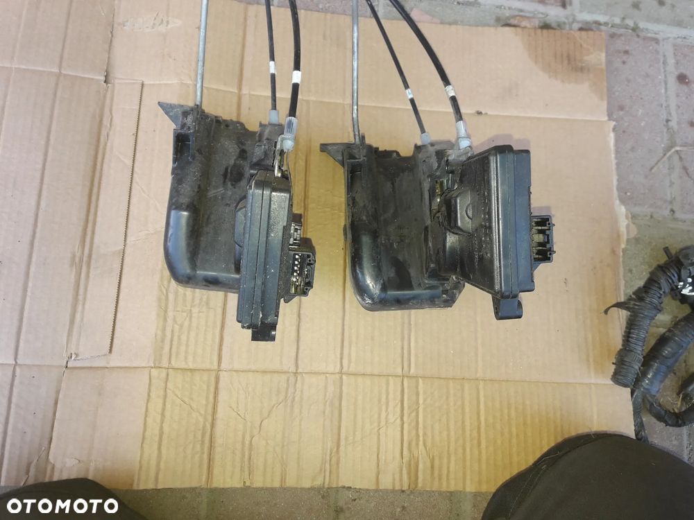 Mazda RX-8  Zamek drzwi prawy przód przedni Europ - 4