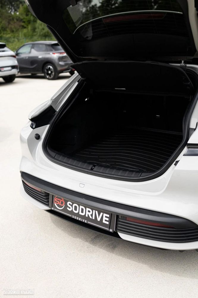 Porsche Taycan Sport Turismo - 48