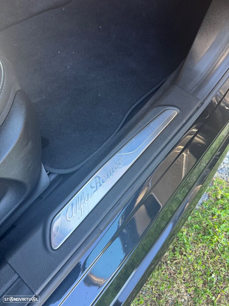 Alfa Romeo Giulia 2.2 D Sprint AT8 - 12