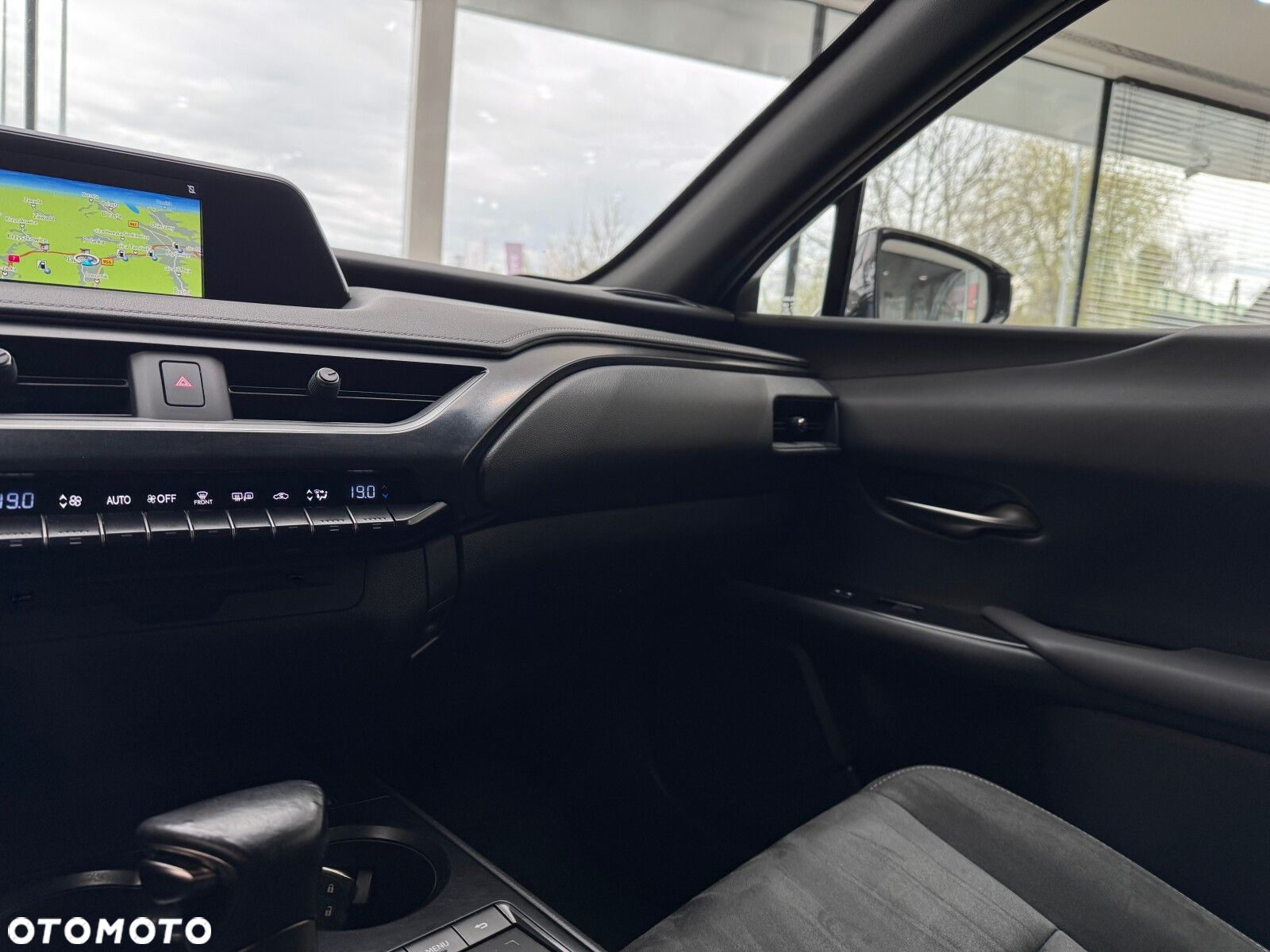 Lexus UX - 29