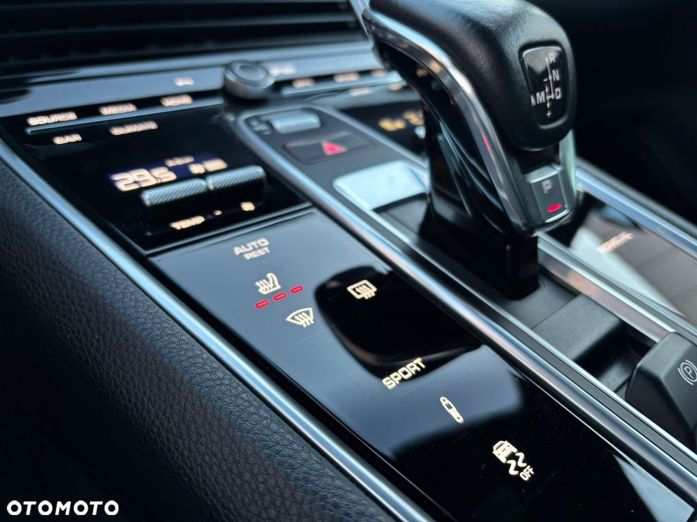 Porsche Panamera 4 Platinum Edition - 20