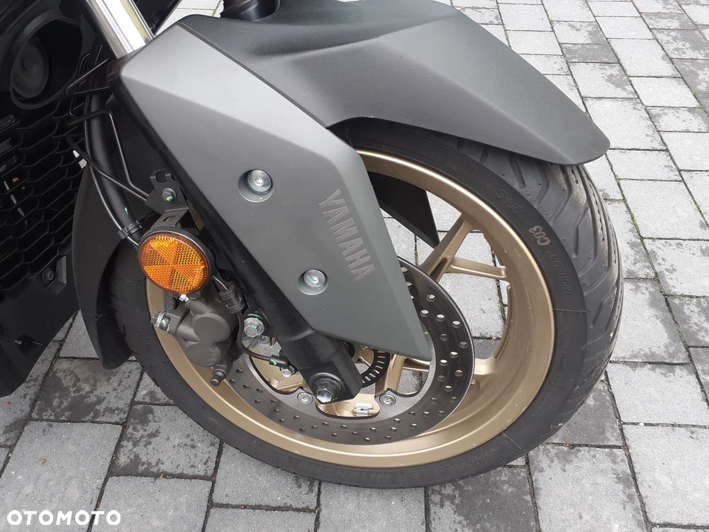 Yamaha X-max - 17