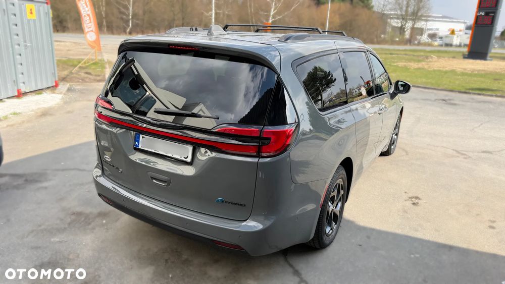 Chrysler Pacifica - 5