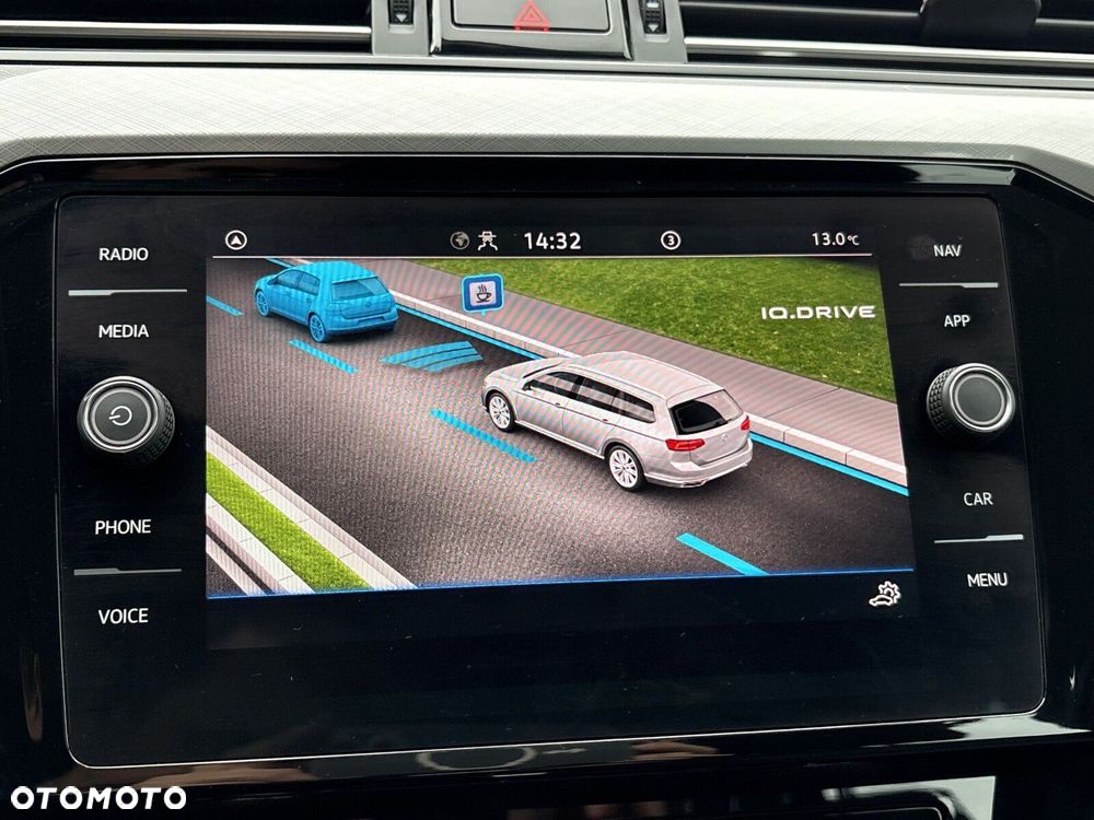 Volkswagen Passat - 25