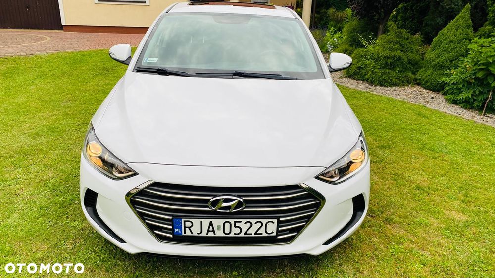 Hyundai Elantra - 4