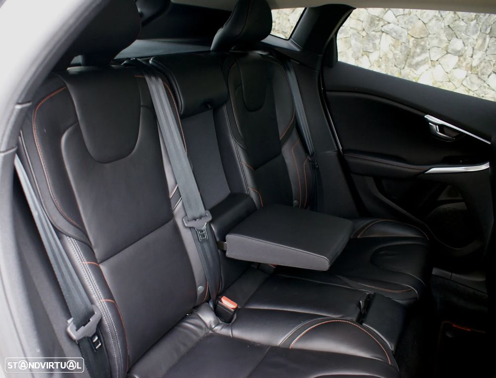 Volvo V40 2.0 D3 VOR - 24