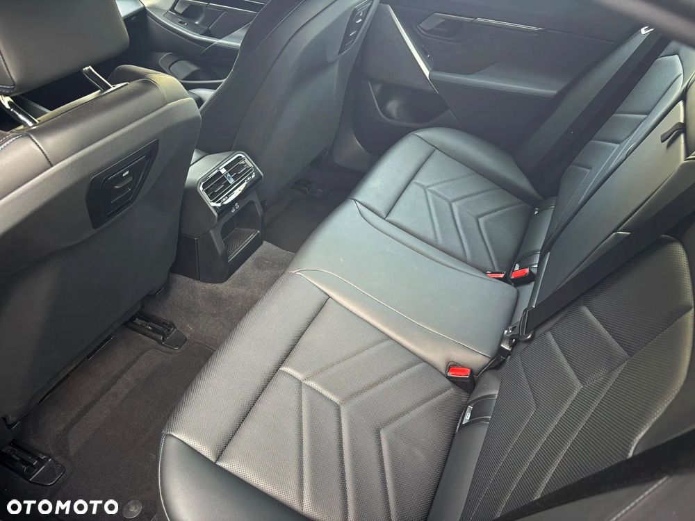 BMW Seria 5 520d xDrive mHEV M Sport - 14