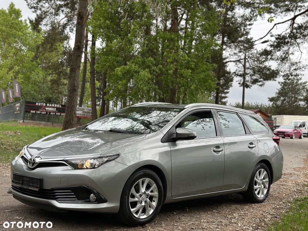 Toyota Auris 1.6 D-4D Premium - 10