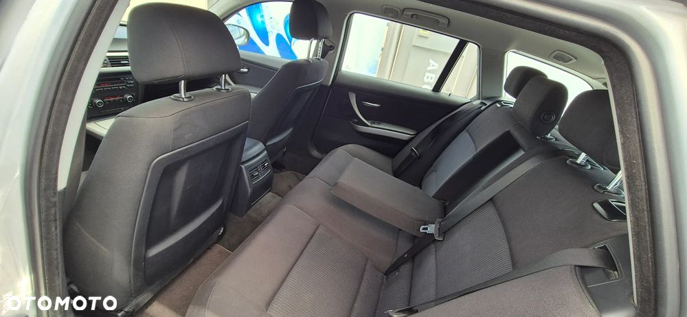 BMW Seria 3 318d DPF Touring Edition Lifestyle - 3