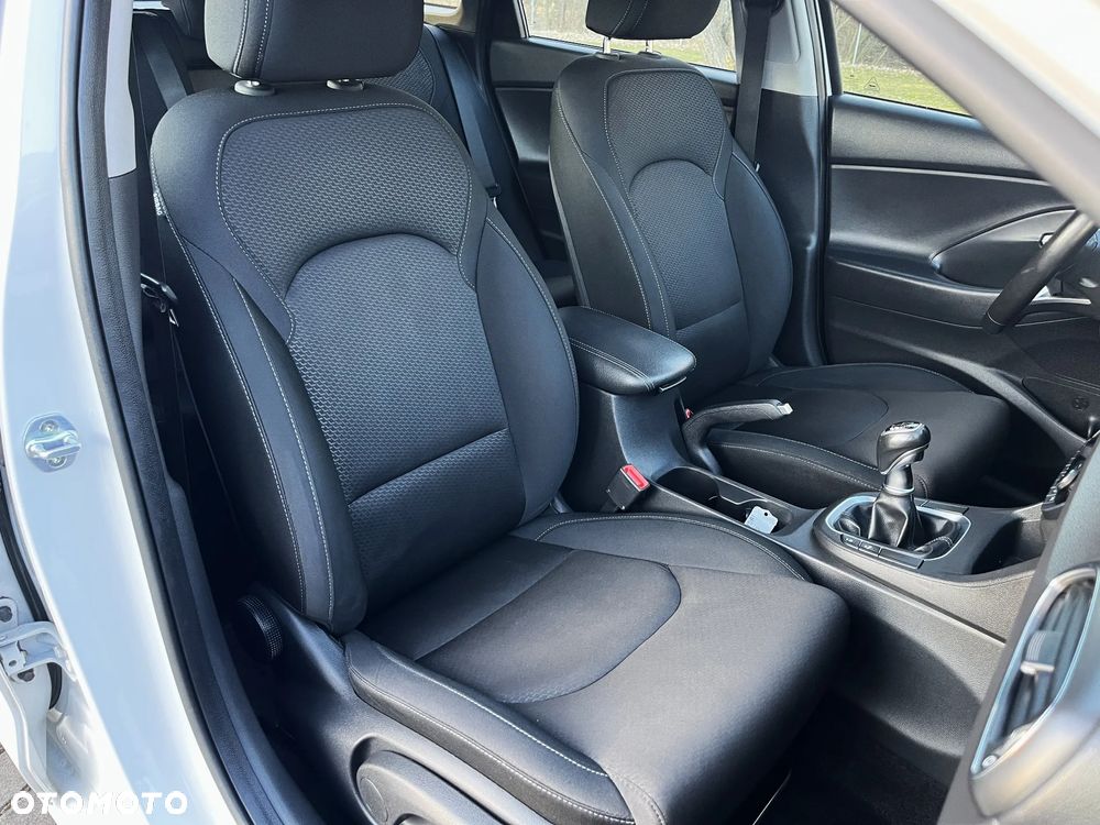 Hyundai i30 blue Kombi 1.6 CRDi Passion - 17