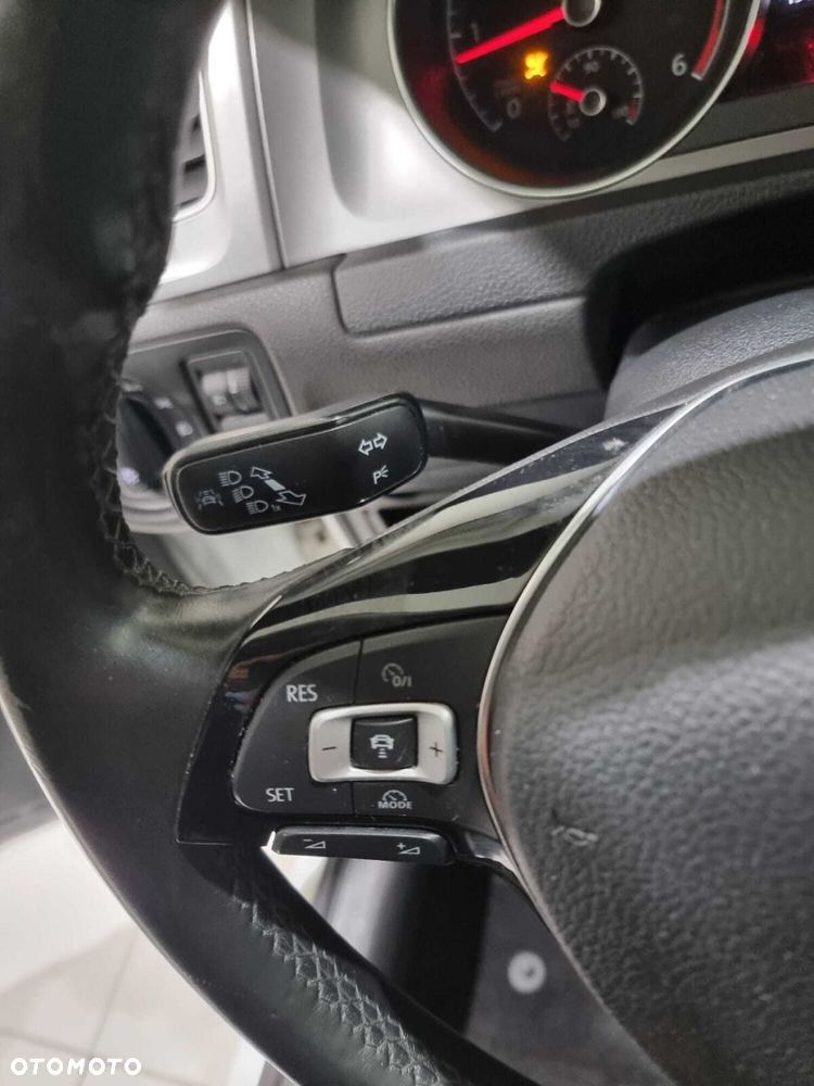 Volkswagen Golf - 23