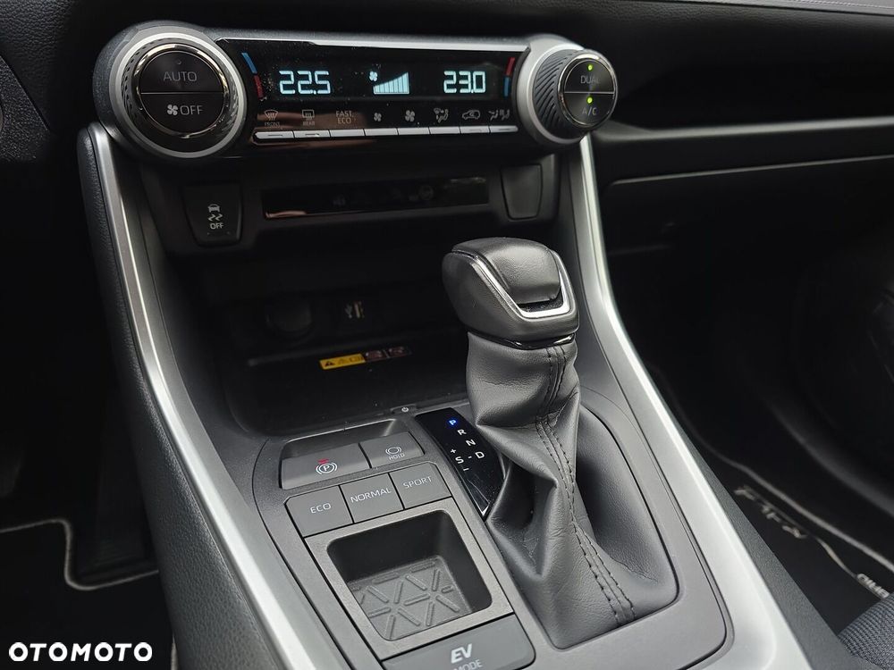 Toyota RAV4 - 16