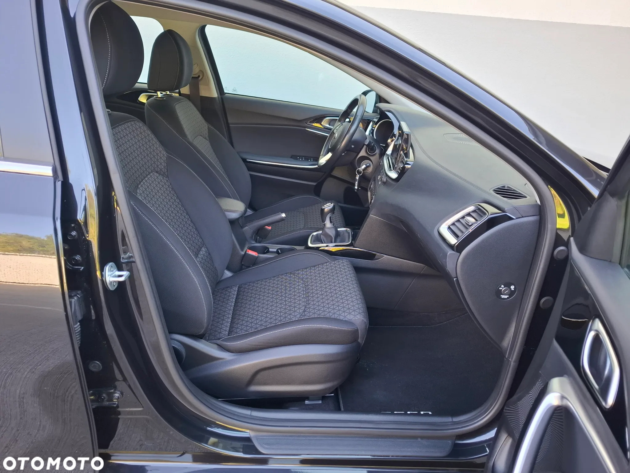 Kia Ceed 1.4 T-GDI OPF Vision - 38