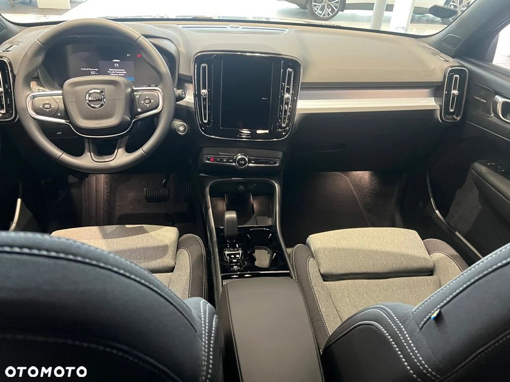 Volvo XC 40 B4 B AWD DKG Plus Dark - 20