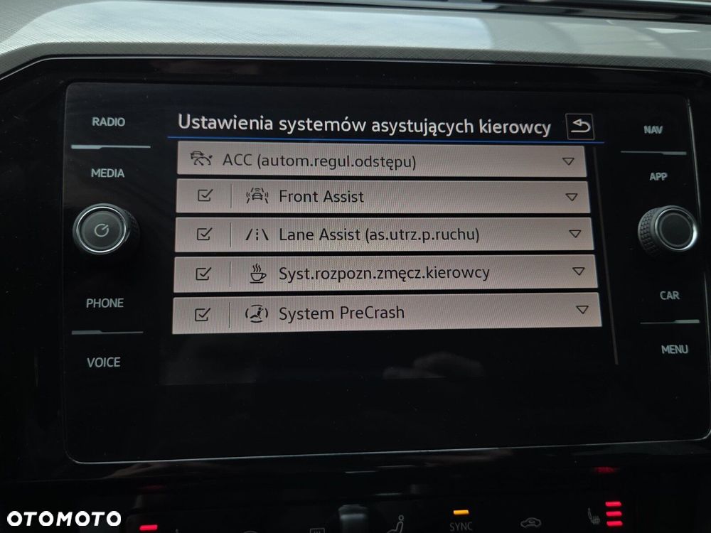 Volkswagen Passat Variant 2.0 TDI EVO Essence DSG - 21
