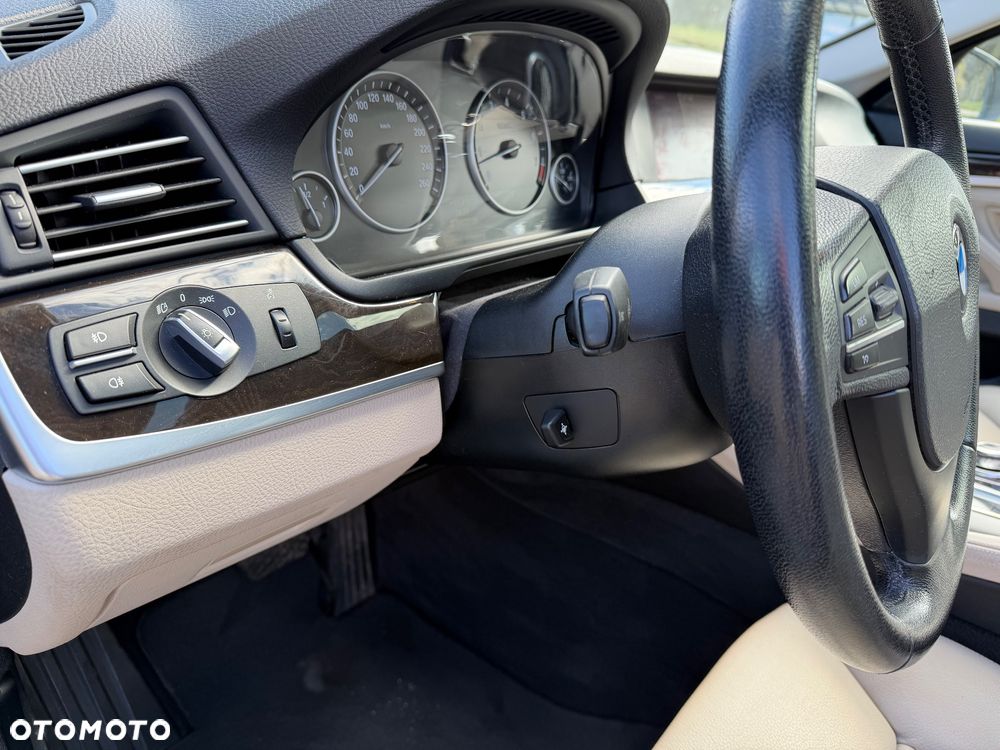 BMW Seria 5 523i - 14