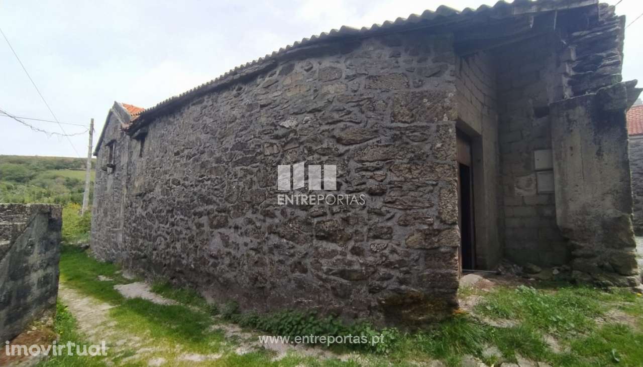 Venda de Moradia em pedra para restauro, Castro Laboreiro, Melgaço - Grande imagem: 4/27