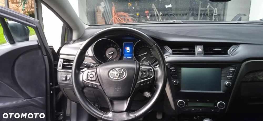 Toyota Avensis 2.0 Premium MS - 12