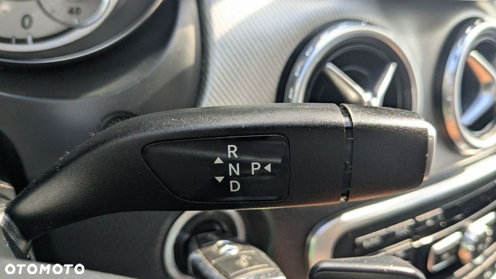 Mercedes-Benz GLA 200 d 4-Matic - 34