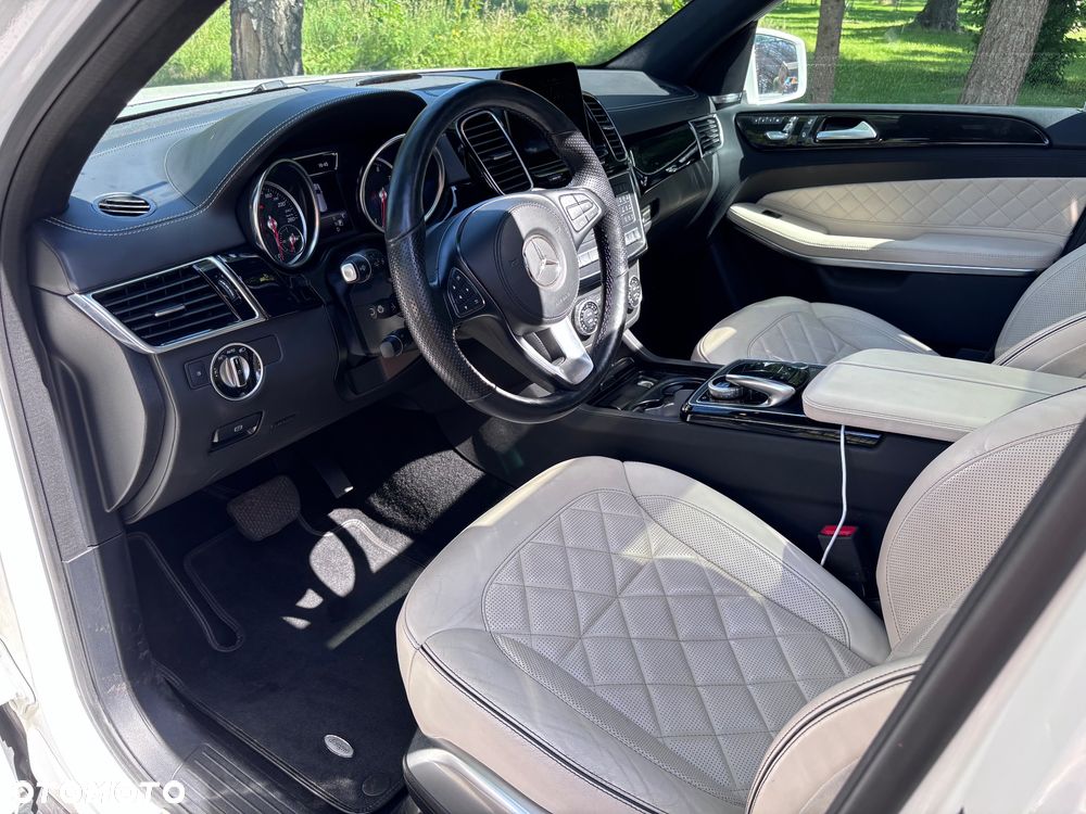 Mercedes-Benz GLS - 13