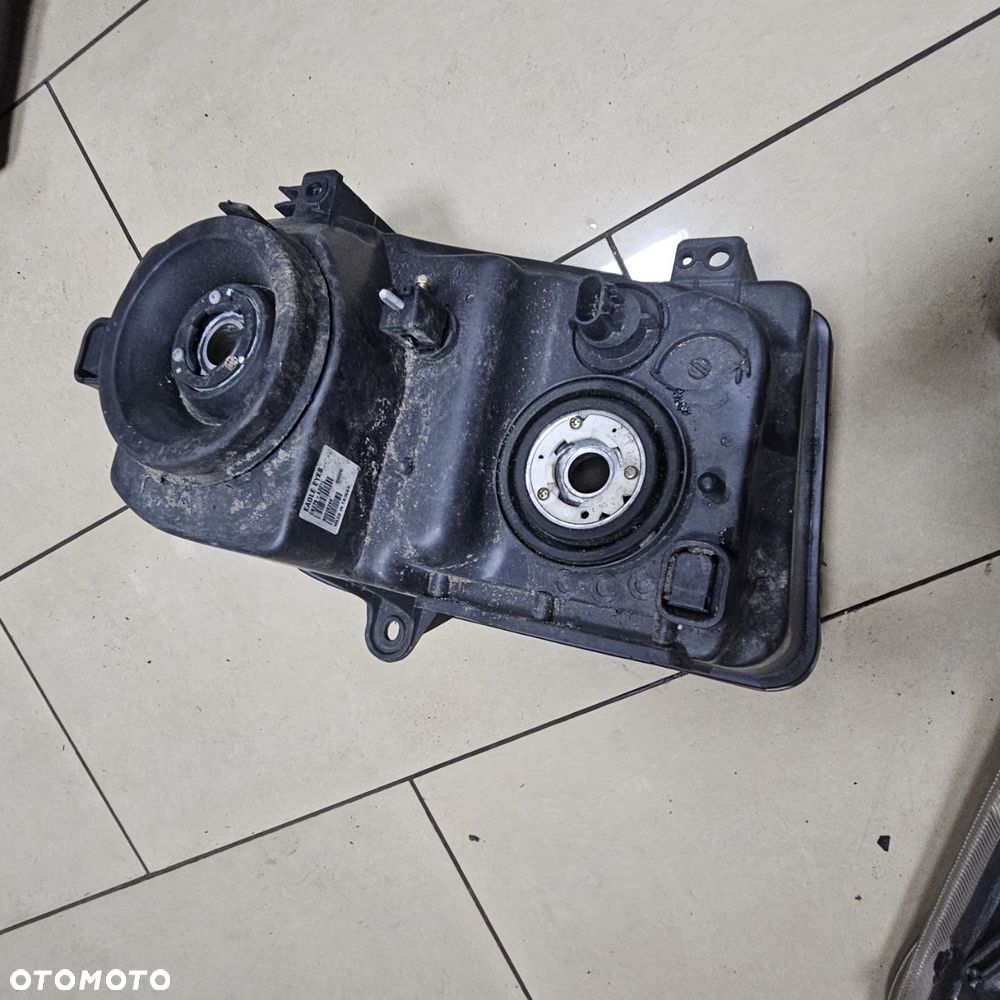 Lampa przednia  / Lampy przednie / przód prawa lewa / Chrysler 300 C - 11