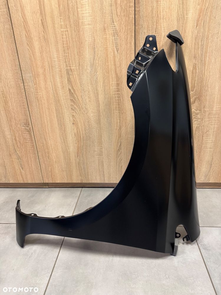 Toyota Auris II błotnik przód lewy