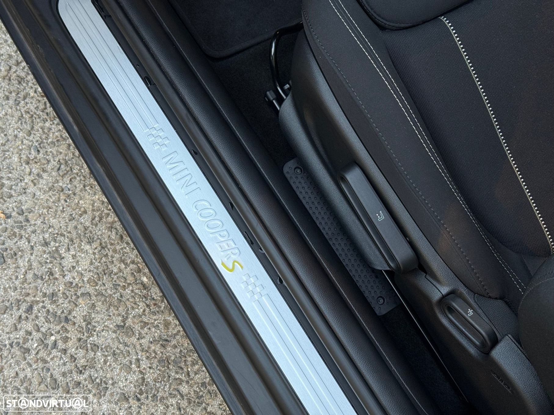 MINI 3 Portas Cooper SE Premium Essential - 35