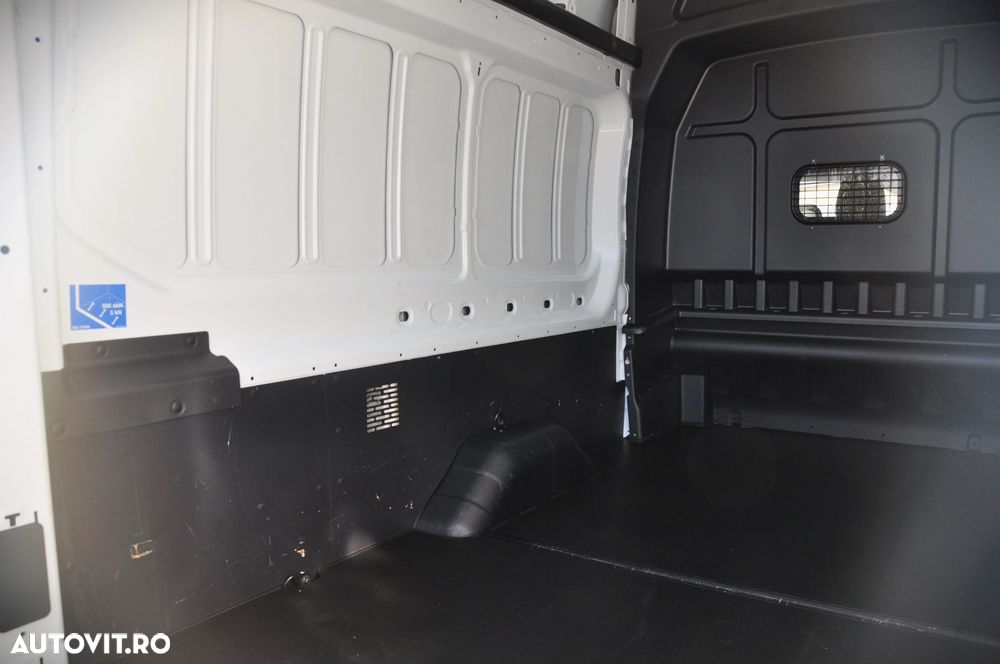 Ford Transit L4 Furgon DCIV RWD Trend - 9