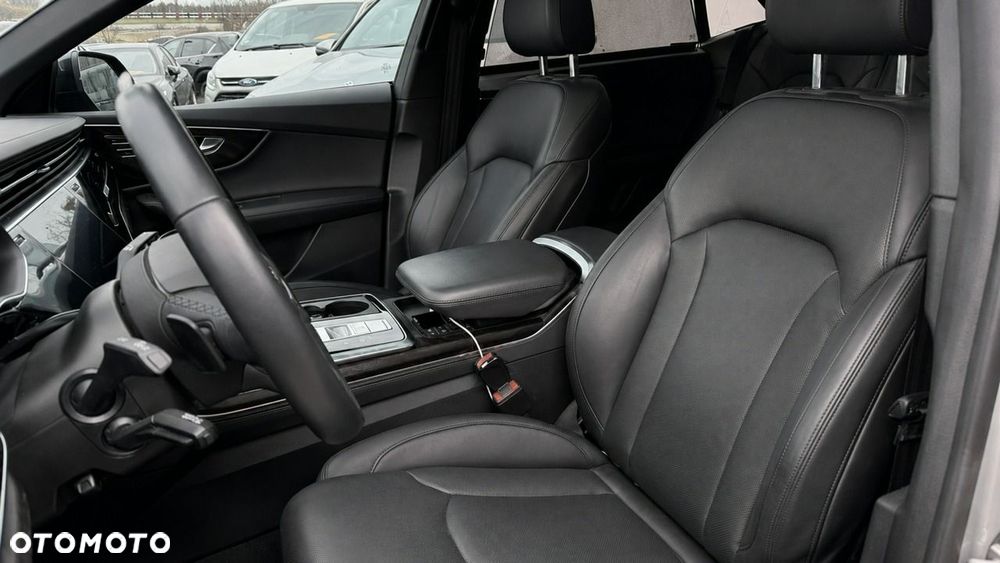 Audi Q8 - 33