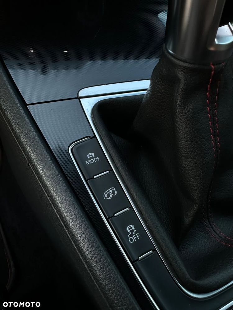 Volkswagen Golf 2.0 GTI - 18